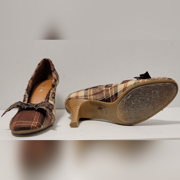 Bongo Plaid Pumps, Size 7.5 - Picture 5 of 6